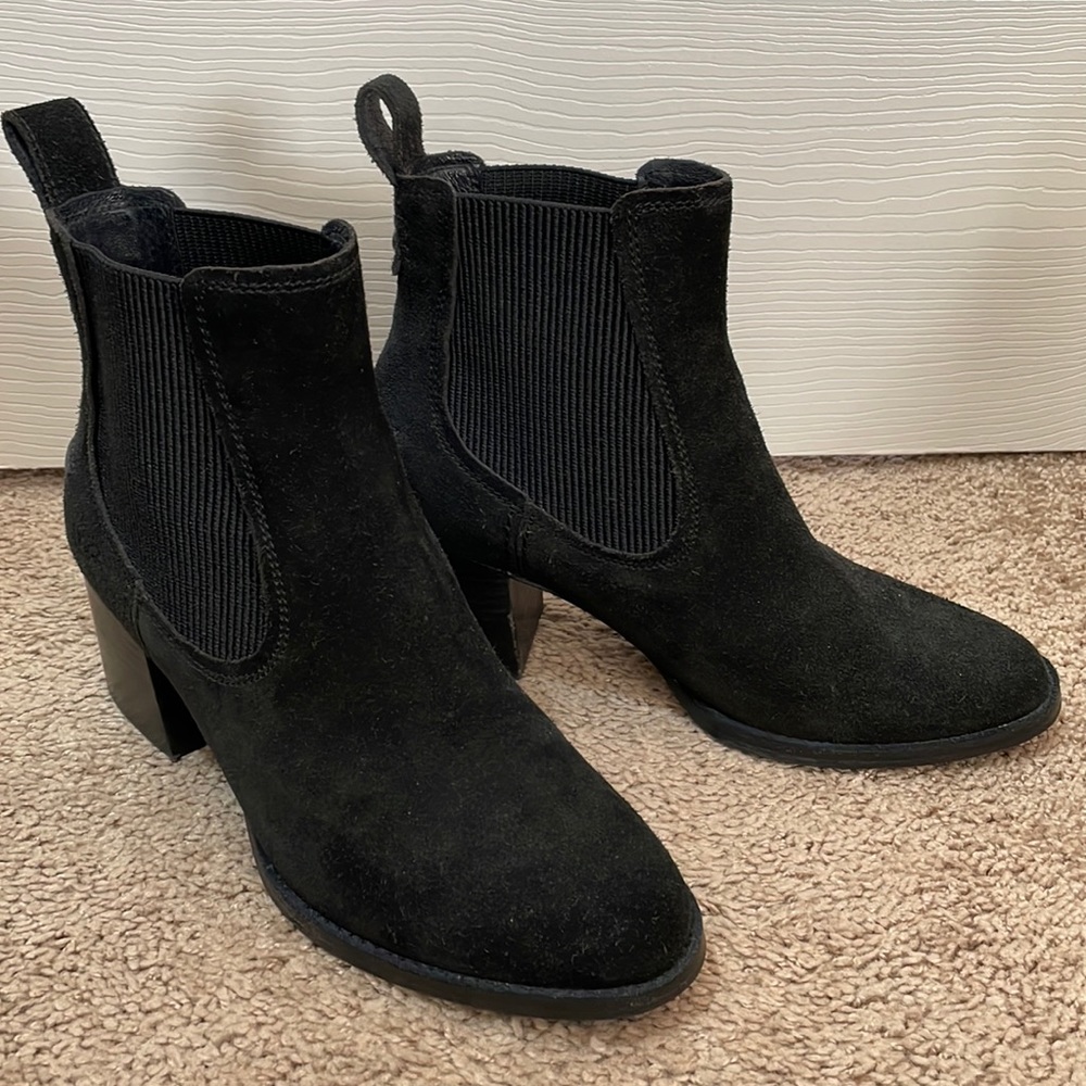 UGG Womens Size 10 Faye Chelsea Boots Black Fashion Block Suede 1095063